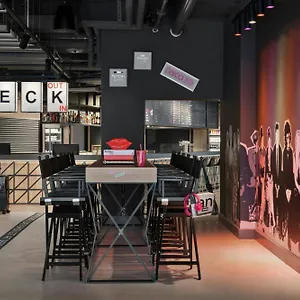 moxy-duesseldorf-city.topcolognehotels.com/